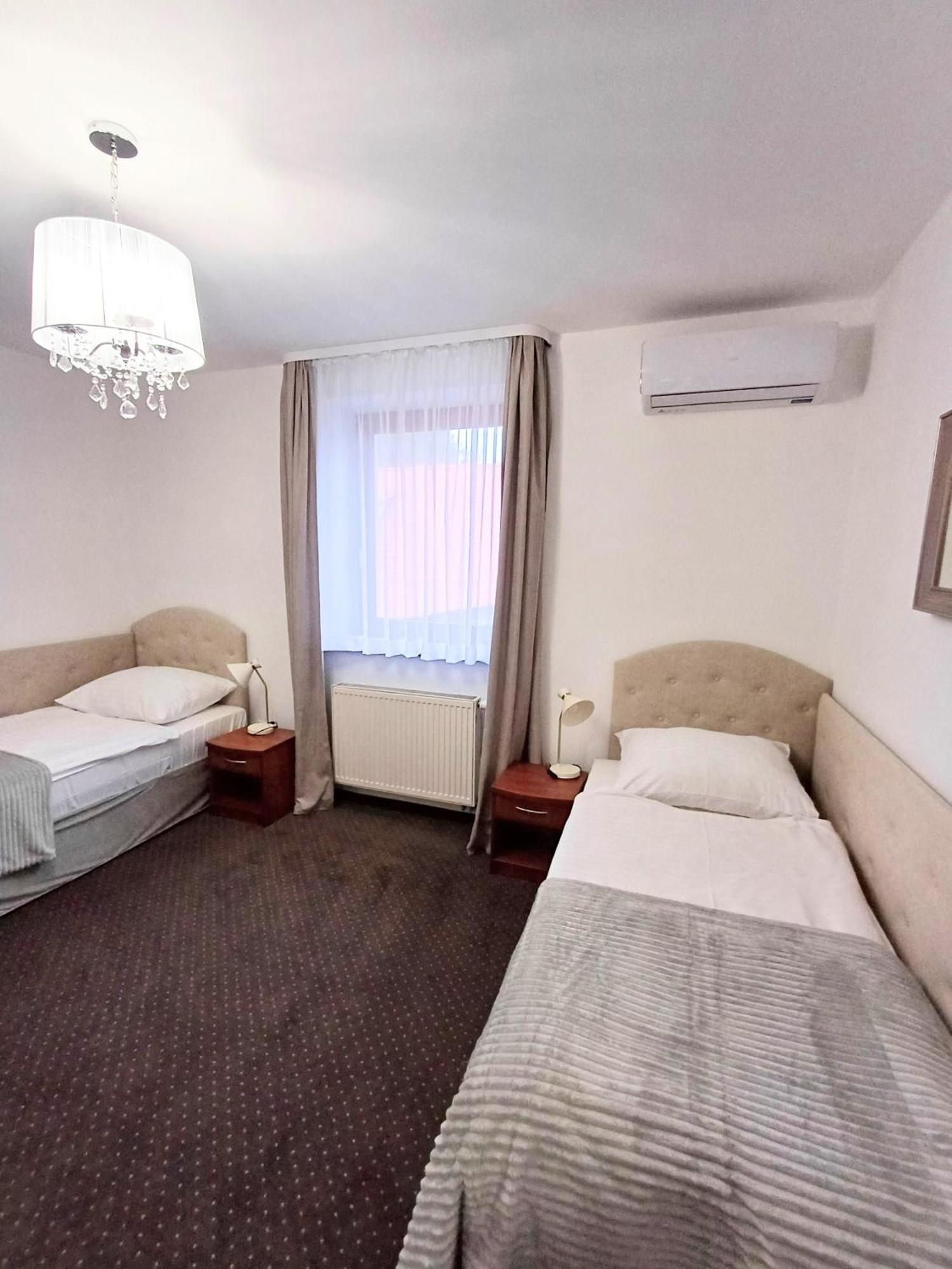 Hotel I Restauracja Borowianka Ostrów Wielkopolski Exterior foto