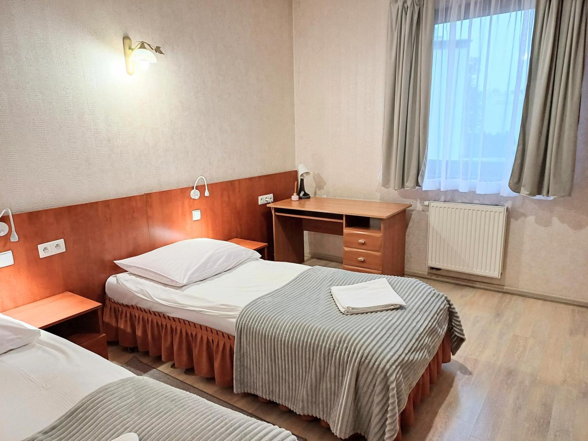 Hotel I Restauracja Borowianka Ostrów Wielkopolski Exterior foto
