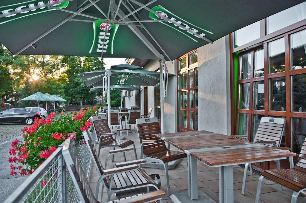 Hotel I Restauracja Borowianka Ostrów Wielkopolski Exterior foto